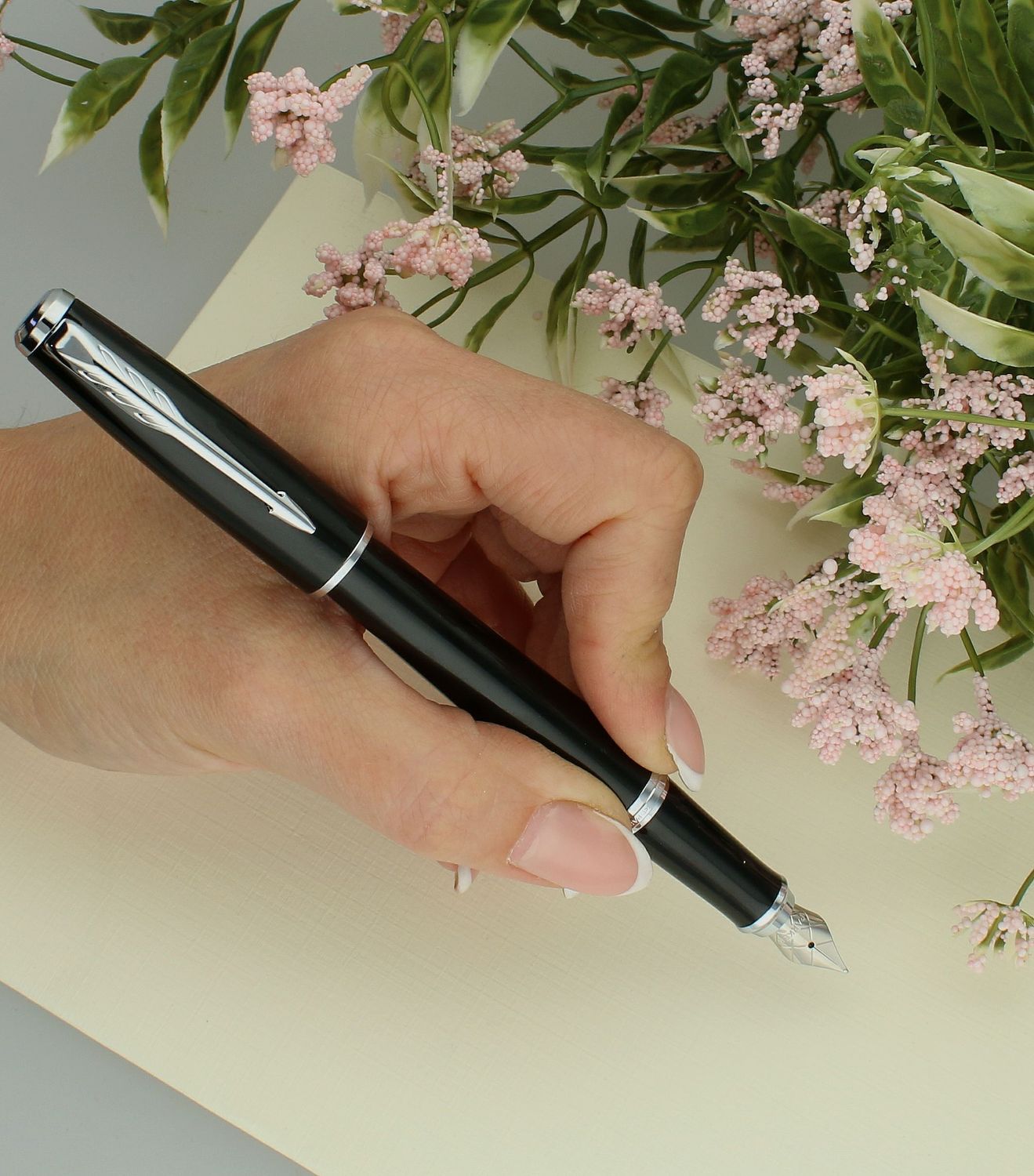 Pióro wieczne czarne mat Pióro 1931599SET Nowoczesne pióro, wysokiej jakości oraz stworzone w oparciu o doświadczenie marki Parker w dziedzinie artykułów piśmienniczych najwyższej jakości..jpg